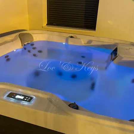 A La Van O Den 4 Etoiles Avec Jacuzzi *