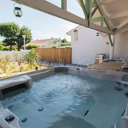 A La Van O Den 4 Etoiles Avec Jacuzzi